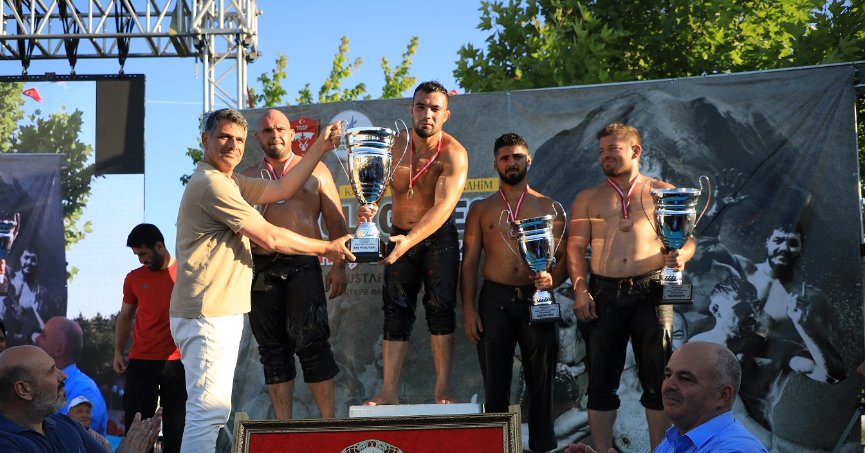 Hergeleci İbrahim’de şampiyon Yusuf Can Zeybek oldu!