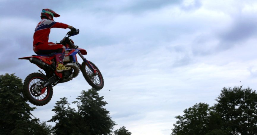 Uçtu uçtu motosiklet uçtu