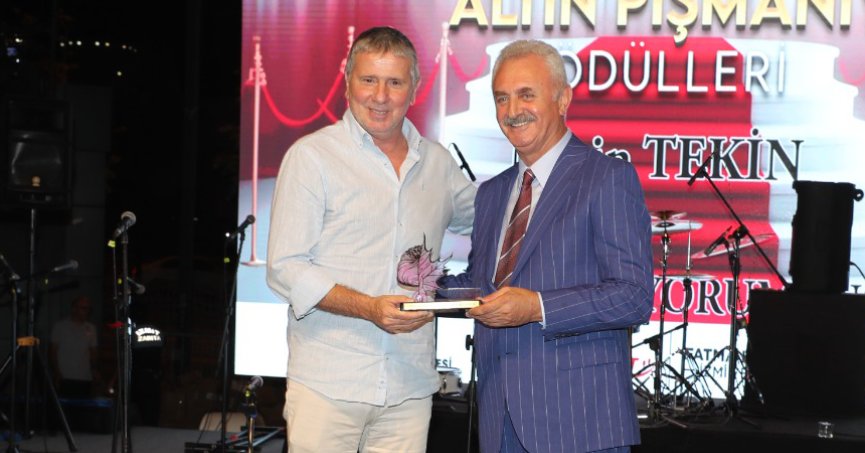 Bu ödül Metin Tekin’e çok yakıştı