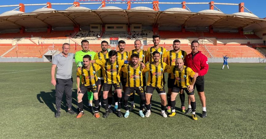 Bahçecik ve Tavşanlı zirveyi paylaştı