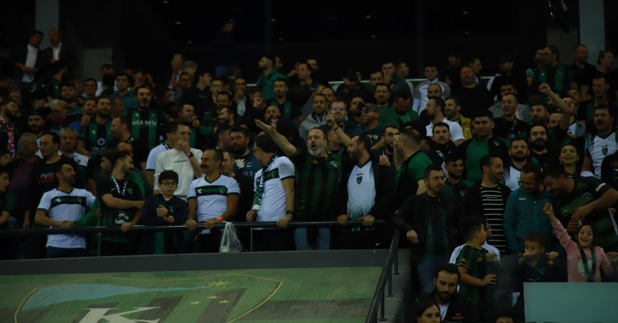Kocaeli Stadı’nda Erzurum kümeye tezahüratı