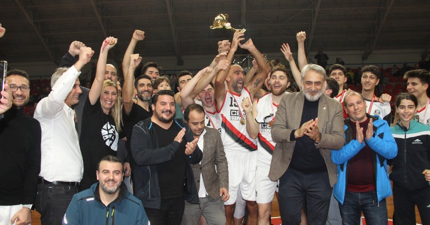 Kupa İzmit Akademi'nin! 