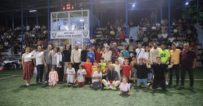 Sertan Saral’a öğrencilerinden tam not!