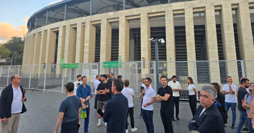 Tepeden tırnağa incelediler