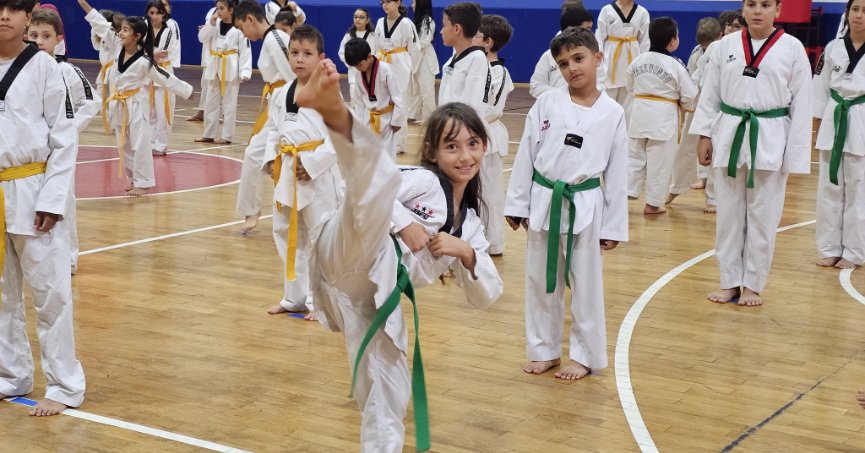 Gölcüklü tekvandocular kuşak atladı