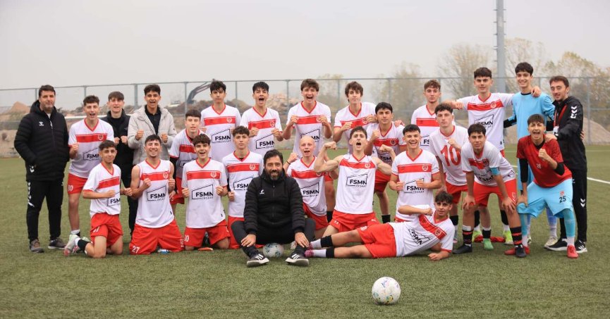 Lider Kullarspor U-17 şov! 