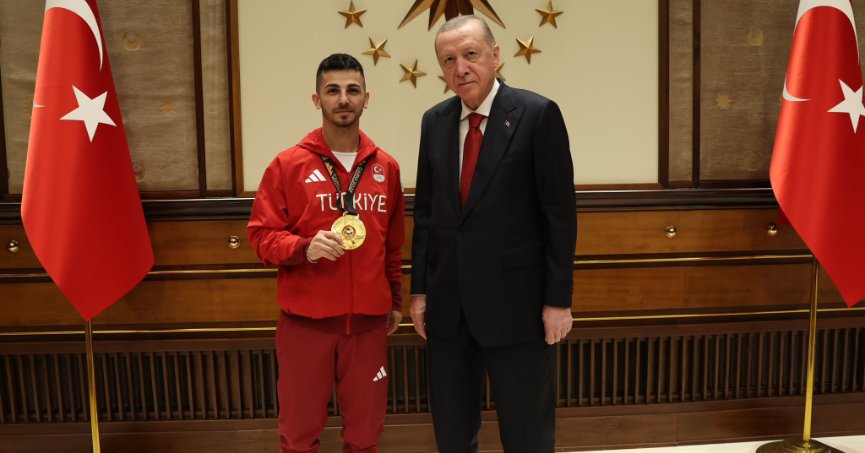 Cumhurbaşkanı Erdoğan, efsane karateci Eray Şamdan ve şampiyonları ağırladı!