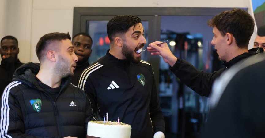 Serhat Öztaşdelen’e doğum günü sürprizi!