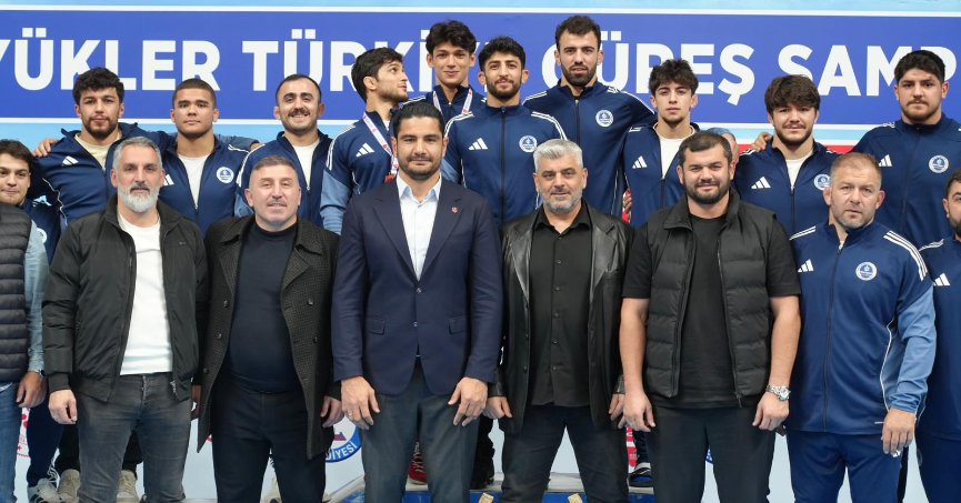 Kağıtspor, Serbest Güreş Türkiye Şampiyonası’nda ŞOV yaptı!