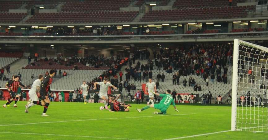 Petkovic ile 1 puanı kurtardık!