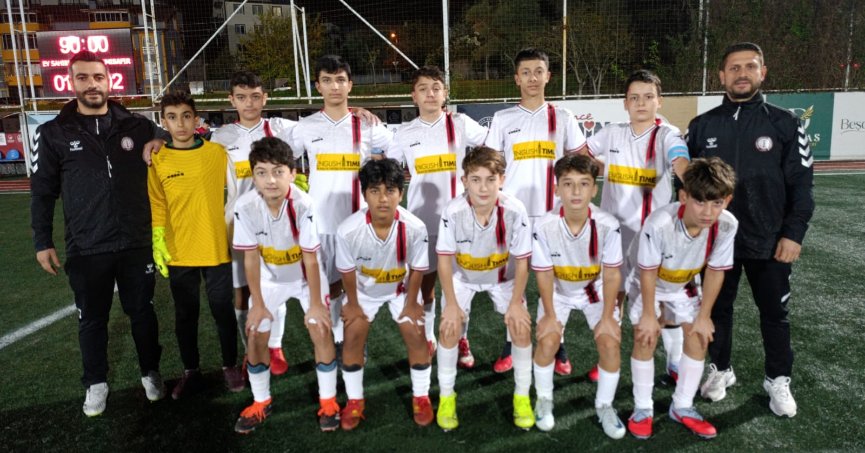 Derincespor U-14 erkenden şampiyon oldu! 