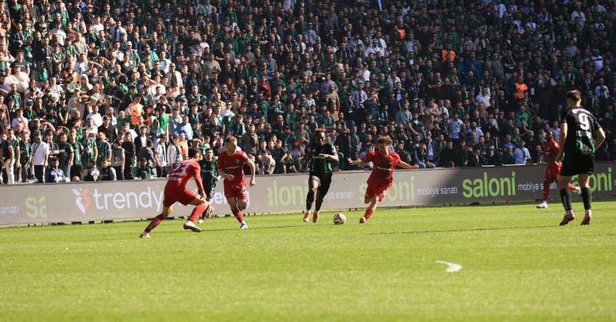 O kadar cezaya rağmen… Kocaelispor – Gaziantep maçını kaç kişi izledi?