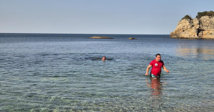 Şaka değil! Dağcılar, Kandıra’da şubat ayında denize girdi!