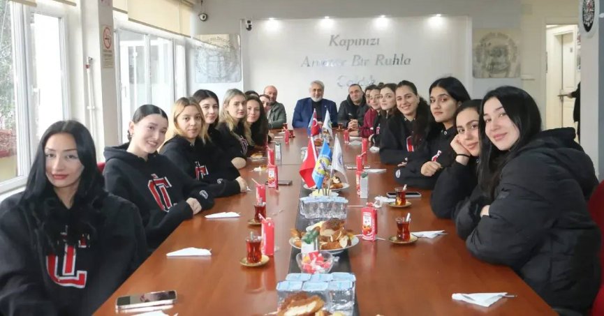 Cadence İhsaniye’nin voleybolcularından Aydın’a ziyaret