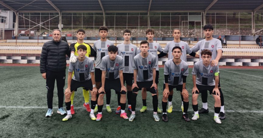 Derince Birlikspor U-16 zirveyi istiyor!