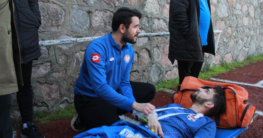 Derincespor'un kaptanı Oğuzhan'ın kolu kırıldı
