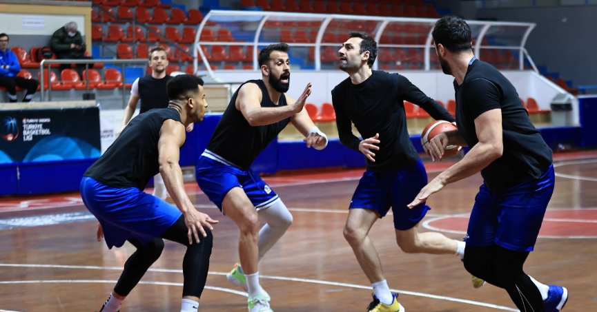 Kağıtsporlu basketbolcular zoru başarmak istiyor