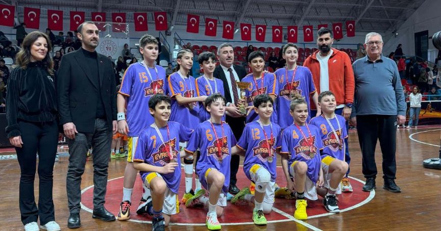 Şampiyonluk Evrensel Matematik Köyü’ne çok yakıştı