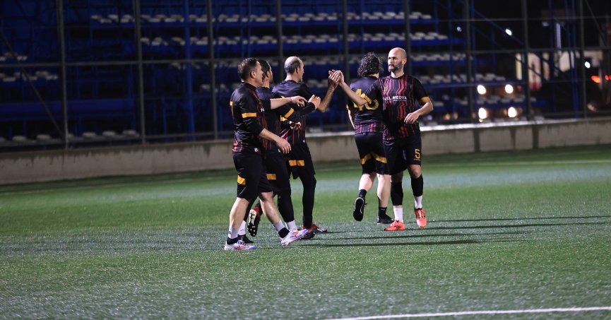 Ustalar final için sahada!