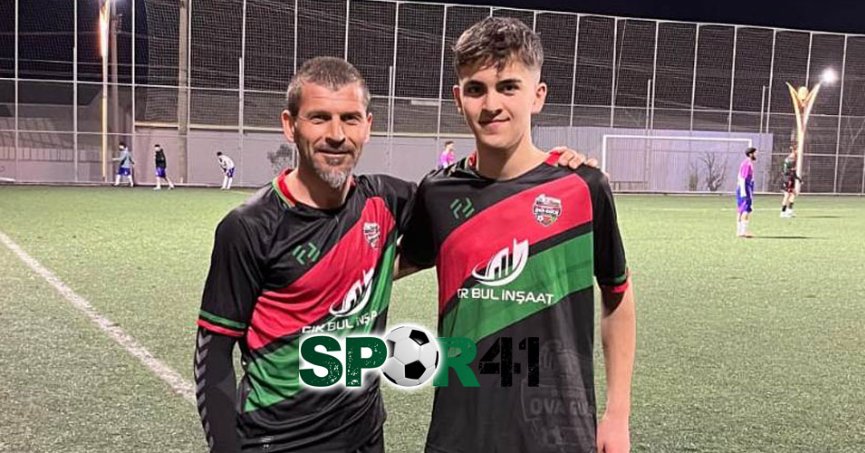 Böylesi görülmedi… Baba ve oğlu aynı maçta sahada!