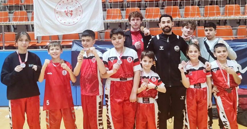 Madalyaları topladılar