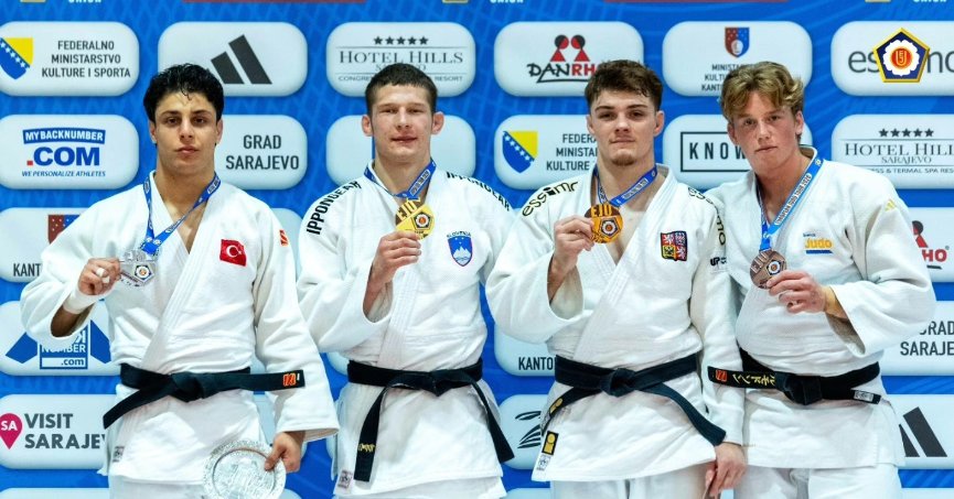 Judoda tuttuklarını indirdiler 