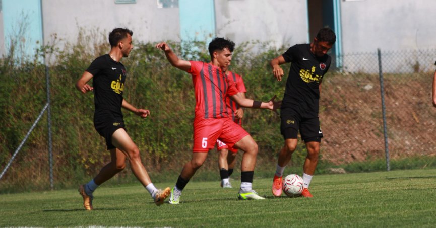 Gölcükspor kendi gençleri ile antrenman yaptı