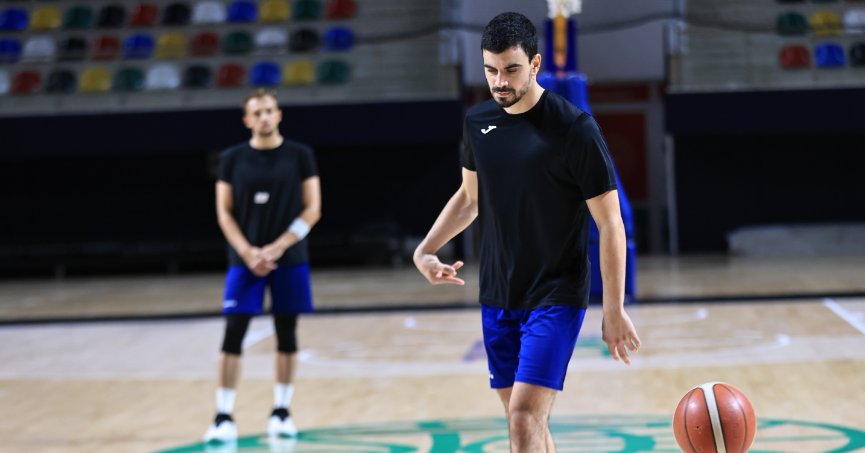 Kağıtspor yeni salonunda