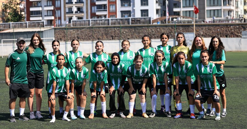 Baçsporlu kızlar gümbür gümbür