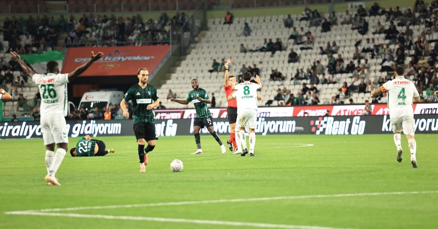 Konyaspor sahada 10 kişi!