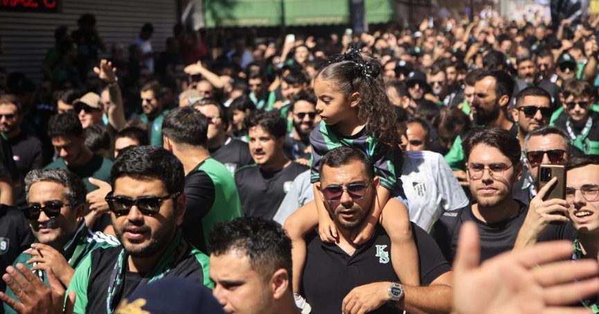 Yer yeşil gök siyah!