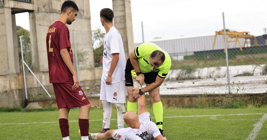 Hakem Zülfikar Akça’dan futbolcuya şık hareket