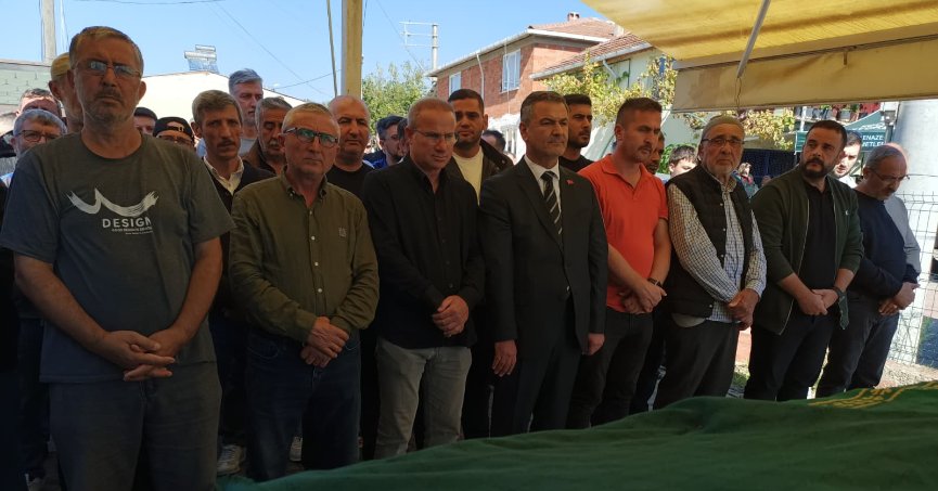 Savaş Demir, halası Sevim Demir’i son yolculuğuna uğurladı