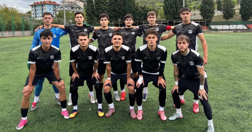 Karamürsel İdmanyurdu üstlerde tutunmak istiyor