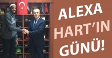 Alexa Hart’ın günü!