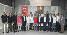 Gölcükspor yönetimi bayram öncesi yüzleri güldürdü