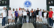 Kağıtspor’da voleybolcular imzaladı