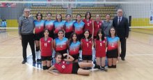 Mahmut Müdür voleybol takımını kutladı