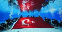 Engelli dalgıçlar su altında Türk Bayrağı açtı!