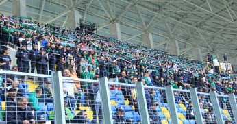 Tribünde yüksek lisans!