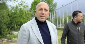 Depremzedelere saygı… Müzik yok…