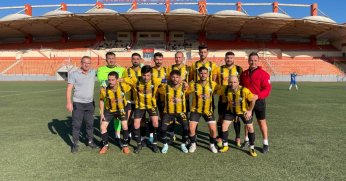 Bahçecik ve Tavşanlı zirveyi paylaştı