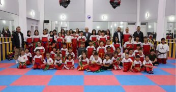 Kuşaklarını aldılar