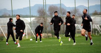 Gölcükspor, Antalya'ya üs kurdu 