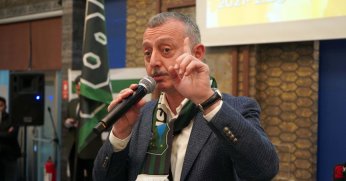 Tahir Büyükakın’dan agresif çıkış! Destek, sadece atkı sallama ile verilmez!