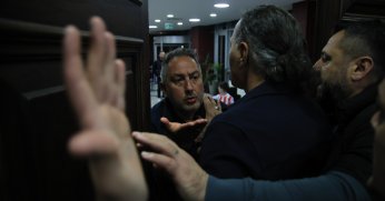 Bu nasıl İĞRENÇ bir harekettir!