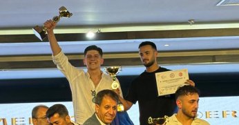 17 yaşındaki Kocaelisporlu kuaför dünya ikincisi!