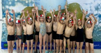 İzmitli yüzücüler Bursa’dan madalyalarla döndü