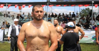 Kırkpınar'da 4 pehlivanımız ön eleme ilk turunda galip 