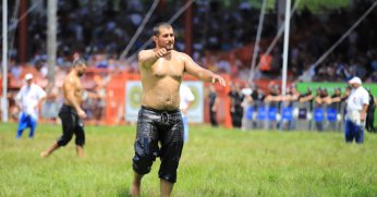 Gönüllerin şampiyonu Hamza Özkaradeniz!